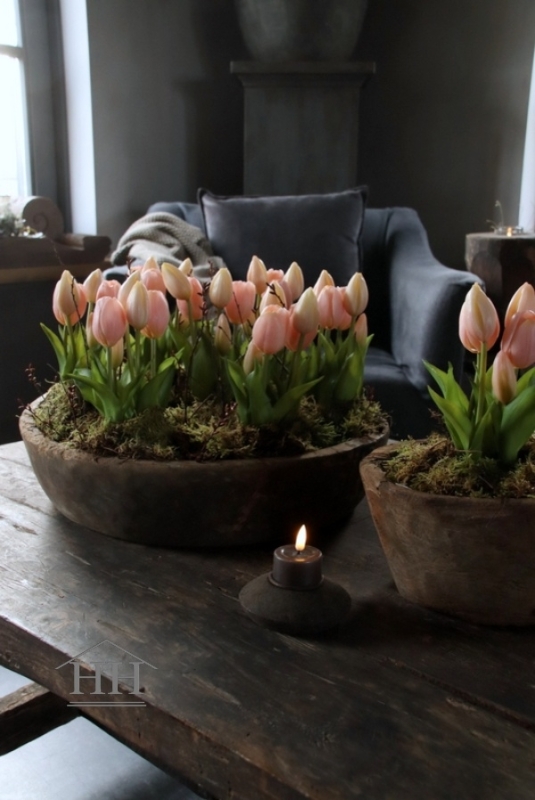 Houten bakken met kunst tulpen | Hillary'sHome