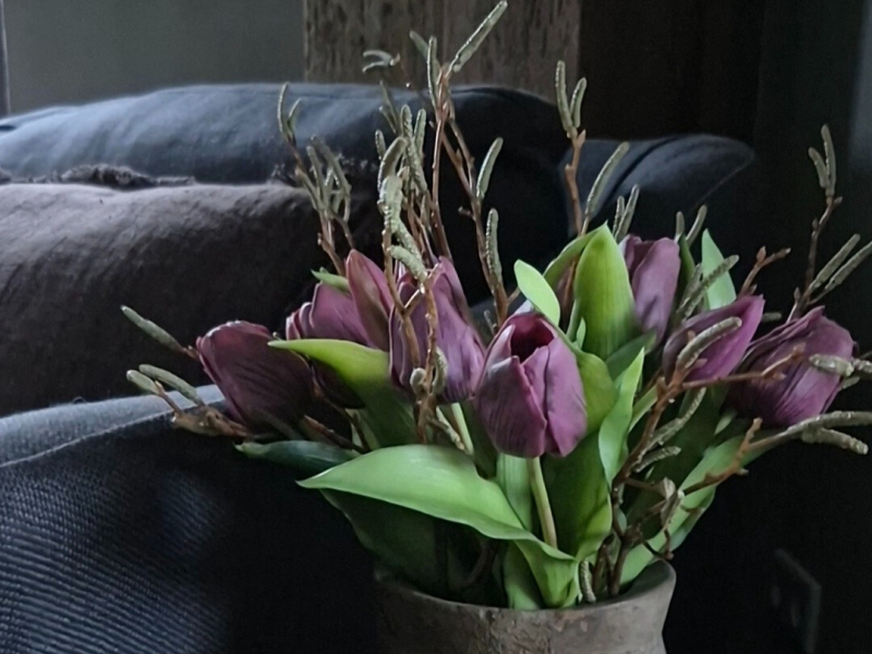 Kunsttulpen boeket paars met berkentakken Kunsttulpen boeket paars met berkentakken