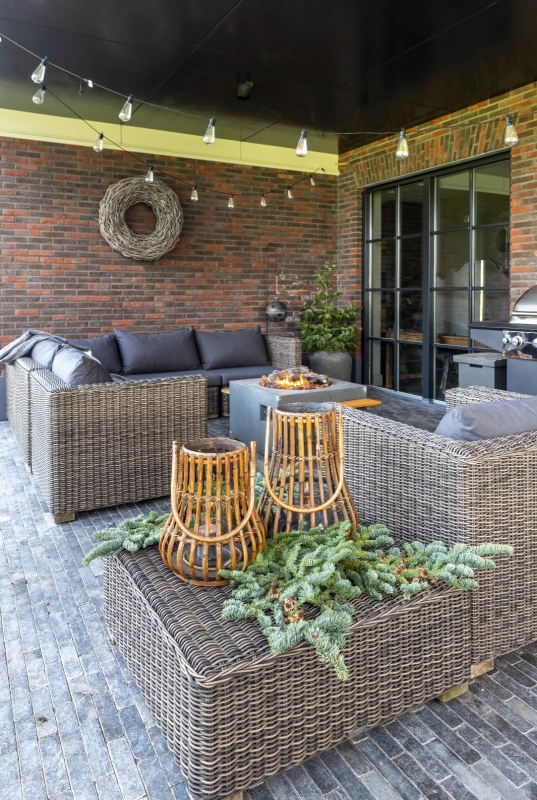 Veranda met lounge set in landelijke stijl | Hillary'sHome
