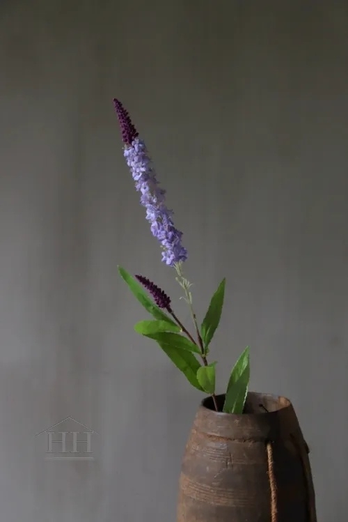 Veronica kunstbloem lila paars in houten kruik