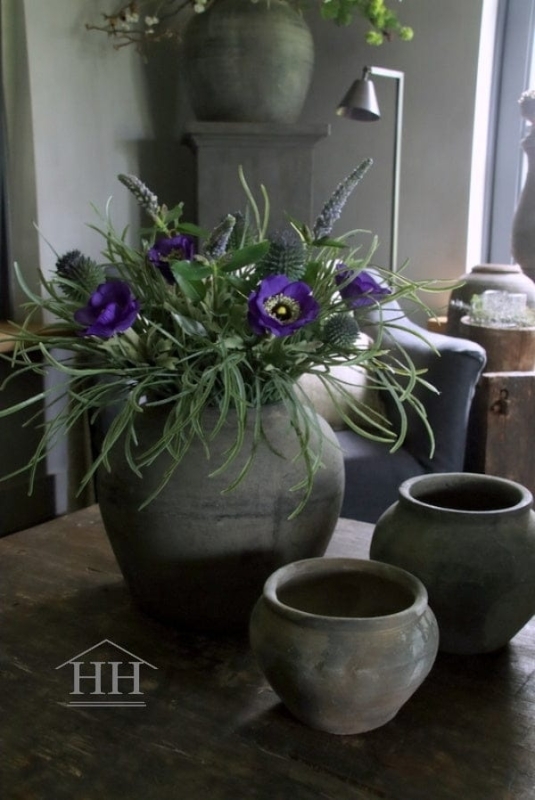 Klein zijdebloemen boeket in pot, perfect voor een interieur in de landelijke stijl