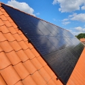 Hoe installeer je zonnepanelen? Een strak spiegelvlak PV systeem