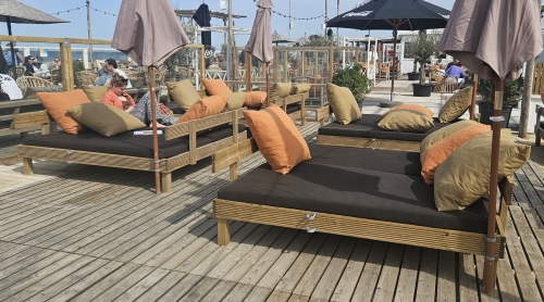 horeca-kussens-loungekussens-beachclub-scheveningen