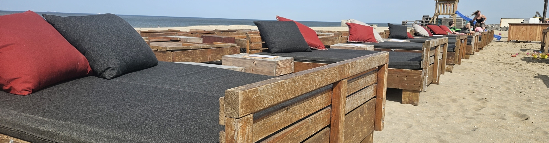 ligbedkussens-strandbedden-horeca-strand-scheveningen