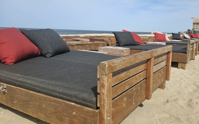 ligbedkussens-strandbedden-horeca-strand-scheveningen