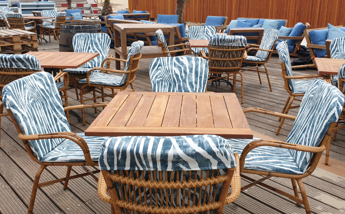 terraskussens-horeca-zebra-print-beachclub-scheveningen