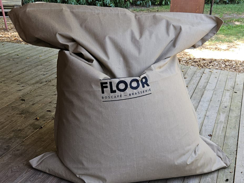 Zitzak op maat met bedrijfslogo van Boscafé Floor
