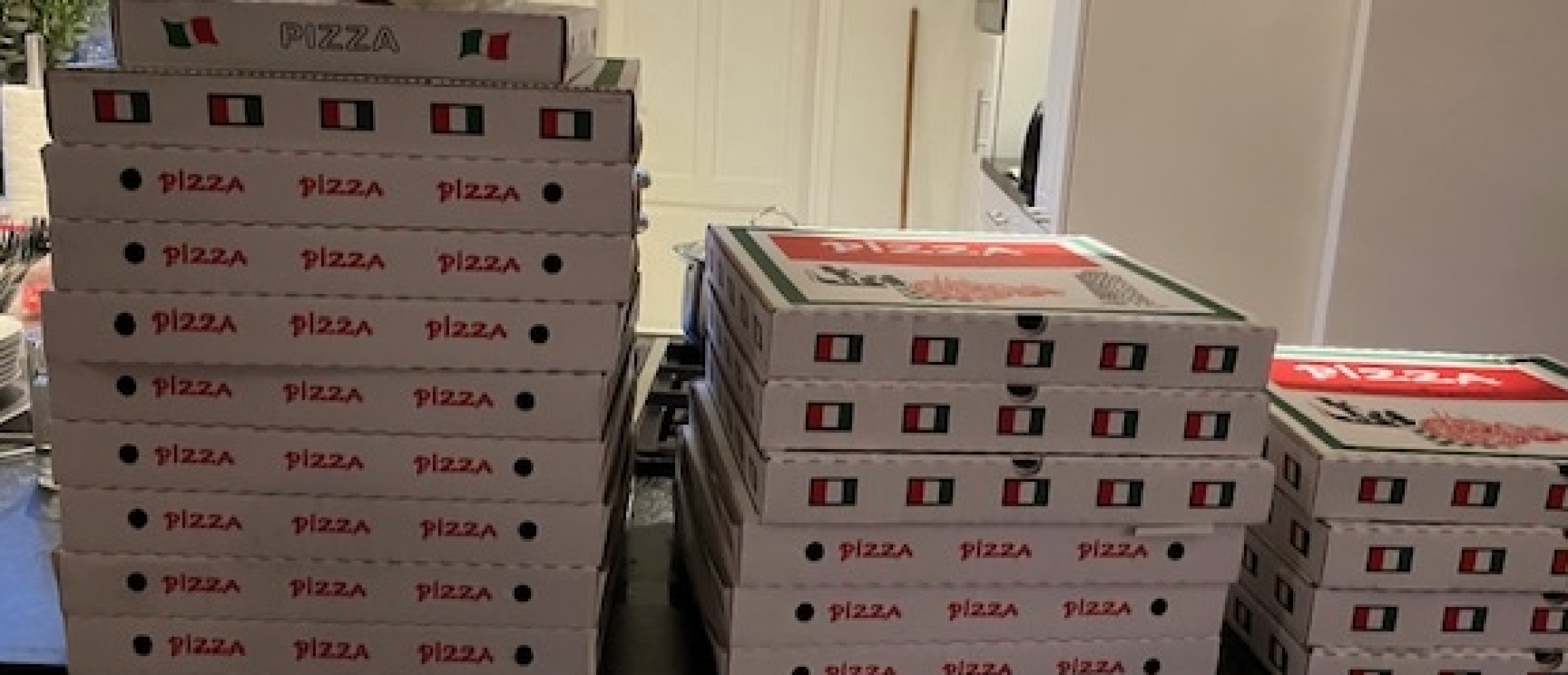 Kunt u twintig pizza's bezorgen?
