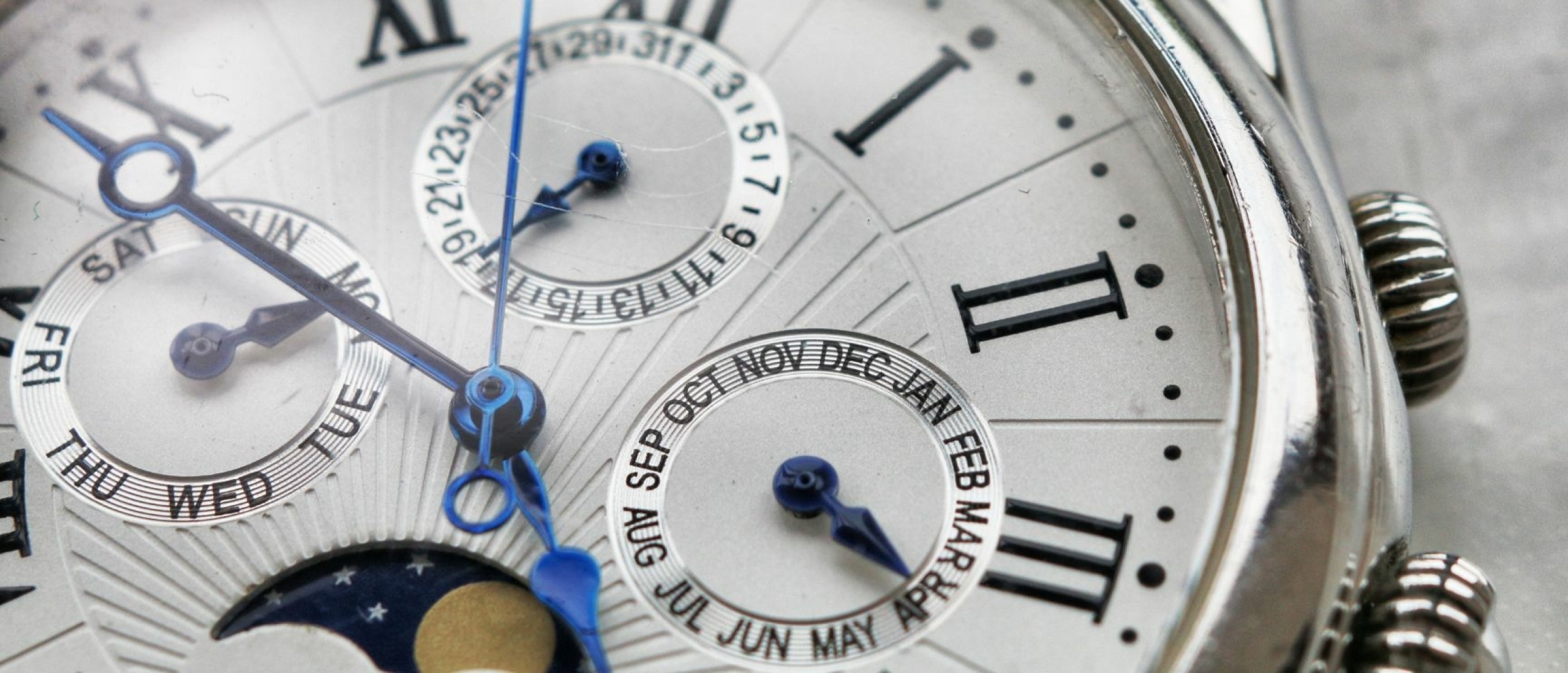 large date horloge