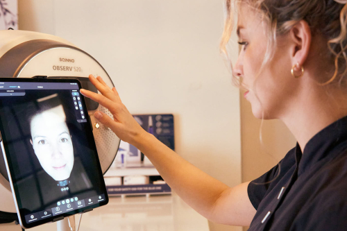 House of Skin duurzame huidverbetering Vrouw ontvangt professionele huidverbetering bij House of Skin Arnhem