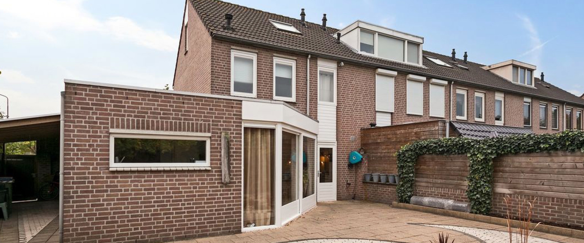Te koop Riante, uitgebouwde hoekwoning op gunstige locatie in Prinsenbeek Breda