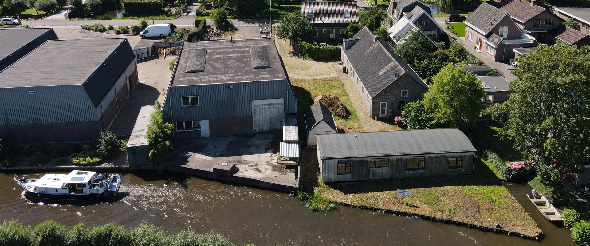 Op zoek naar een vrije bouwkavel aan het water in Nederhorst den Berg?