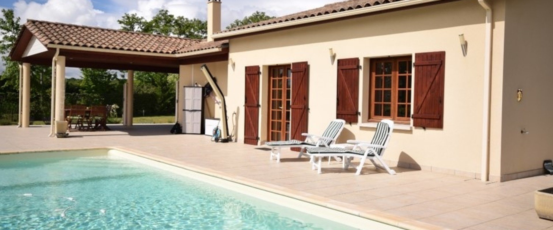 Te Koop: Huis met verwarmd zwembad   La Romieu (32480)        grond opp.   1.340 m2     huis opp. 240 m2