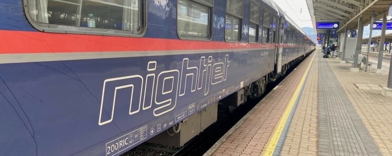 openbaar-vervoer-huttentocht-met-kinderen-gezin-nightjet-naar-oostenrijk-nachttrein-trein-bus