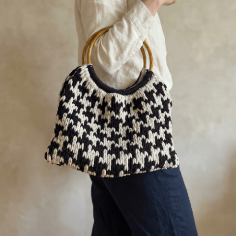 Alize Puffy More tas met houten ringen - breiwinkel.nl