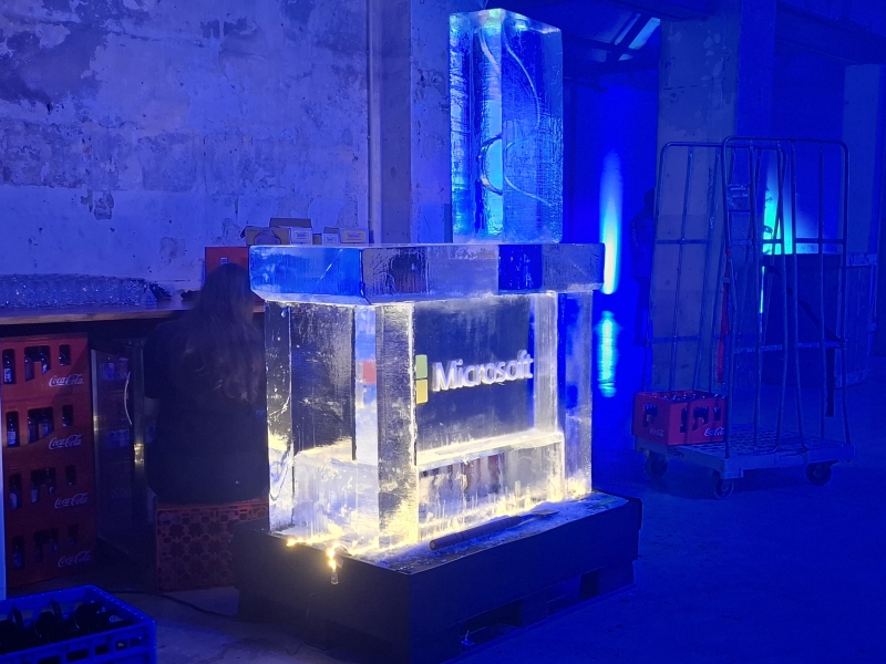 ijsbar op locatie met lugeblok