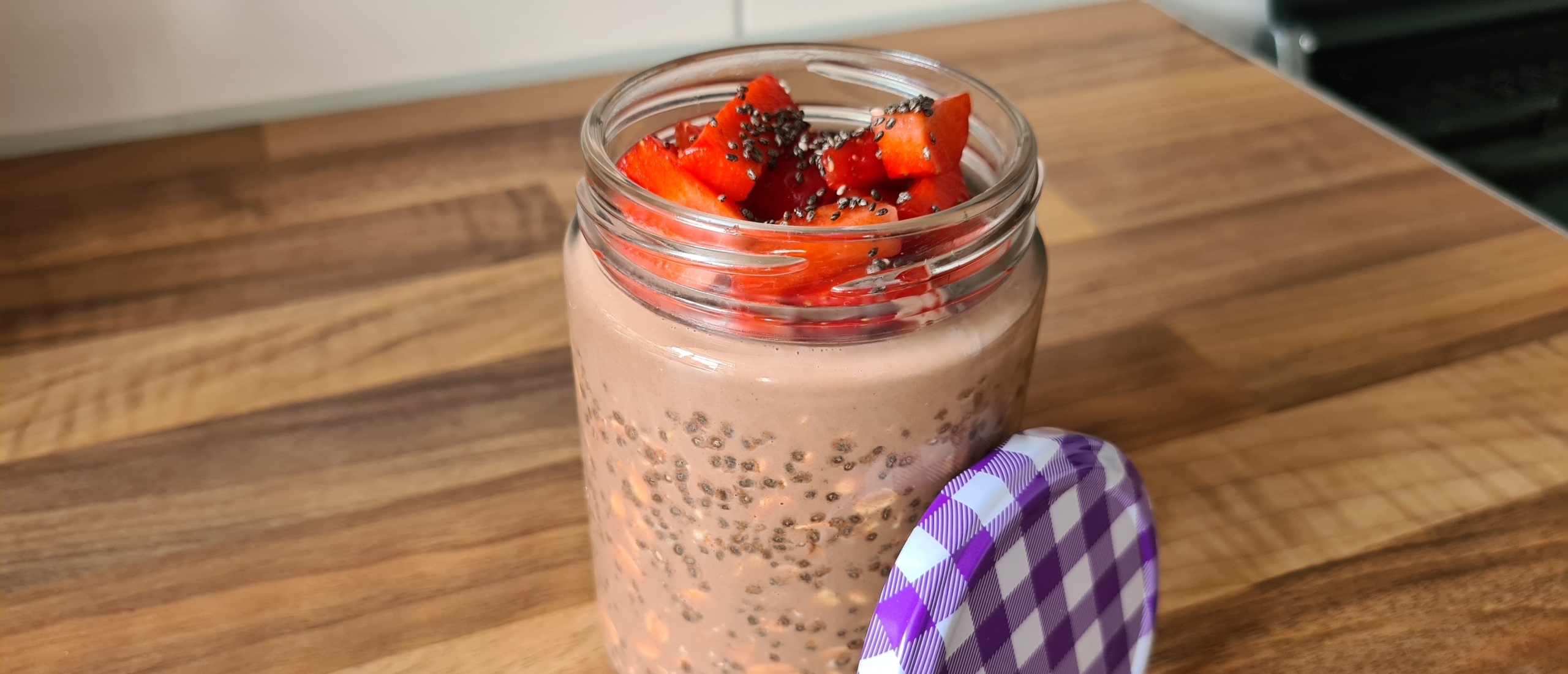 Overnight chocolade oats met chiazaad en aardbeien Recept aankomen Recepten voor gewichtstoename