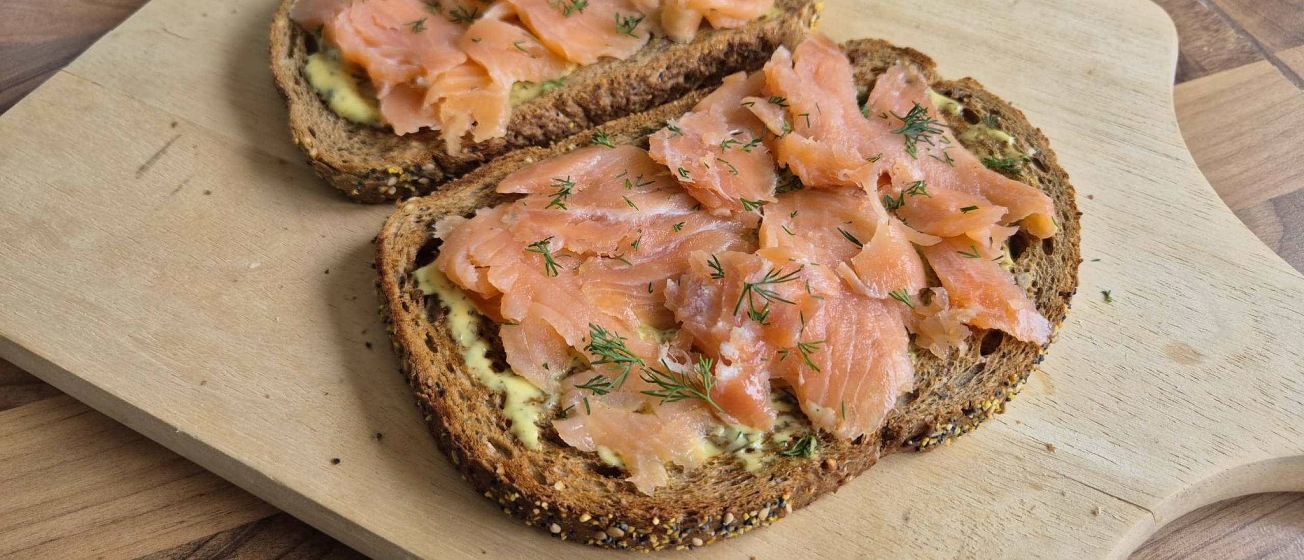 Toast Geroosterd brood met gerookte zalm, honing mosterd dille mayonaise en verse dille Recept gezond aankomen Recepten gewichtstoename Toast Geroosterd brood met gerookte zalm, honing mosterd dille mayonaise en verse dille Recept gezond aankomen Recepten gewichtstoename