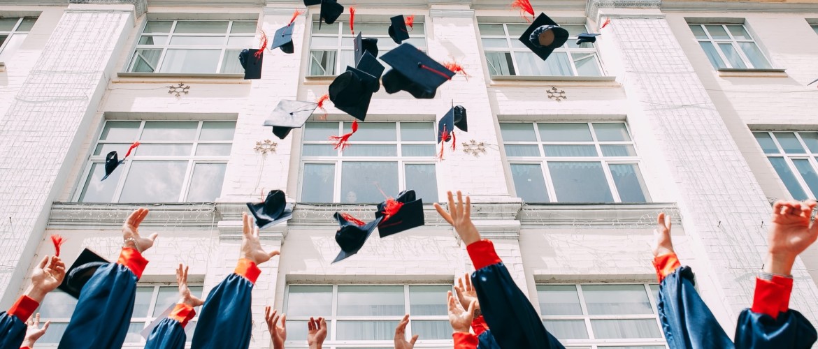 Succesvol zonder diploma: raden wij aan te stoppen met school?