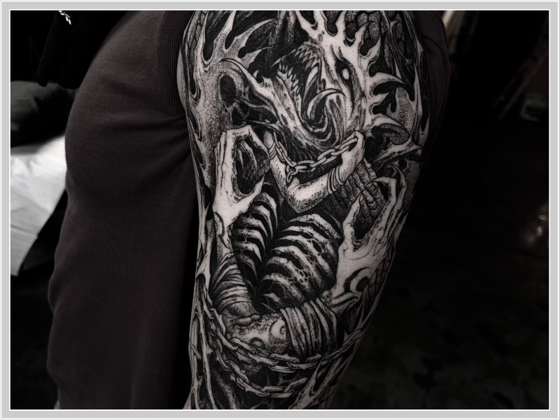 Blackwork tattoo op arm