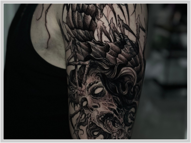 Blackwork tattoo op arm