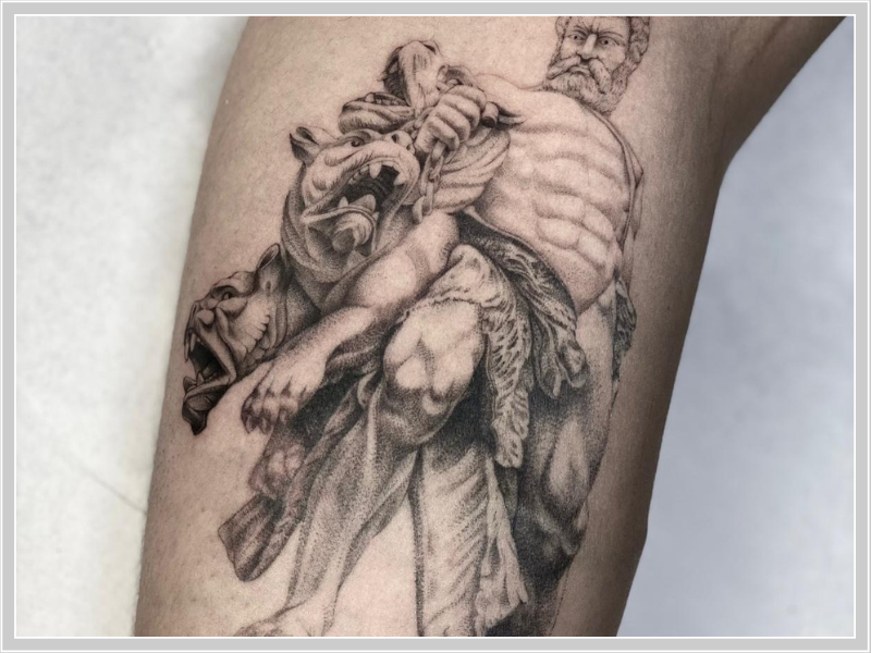 blackwork tattoo artiest ovnee