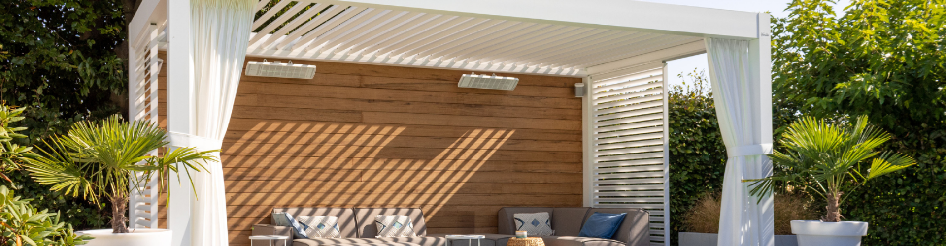 Lamellen dak aan zwembad comfort aan het zwembad met een lamellendak