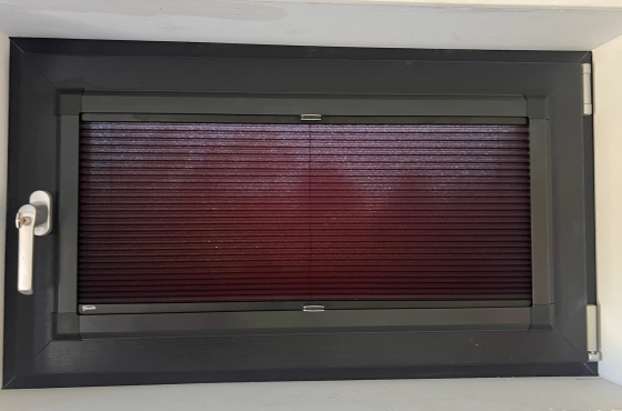 Raamdecoratie zonder boren Plisse in profiel