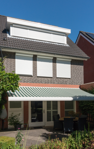 Rolluiken voor isolatie, zonwering, geluiddemping, verduisteren Rolluiken in het wit