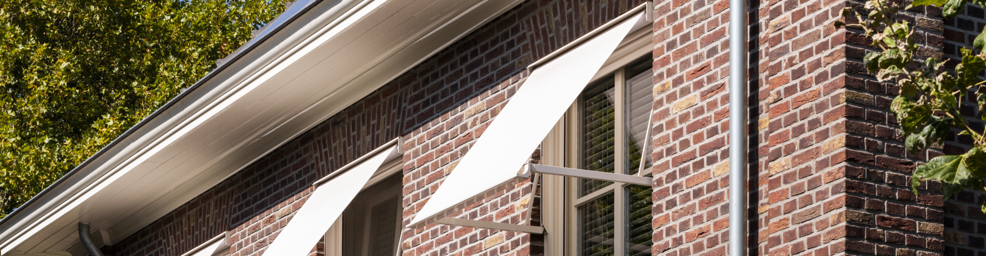 Uitvalscherm met wit doek