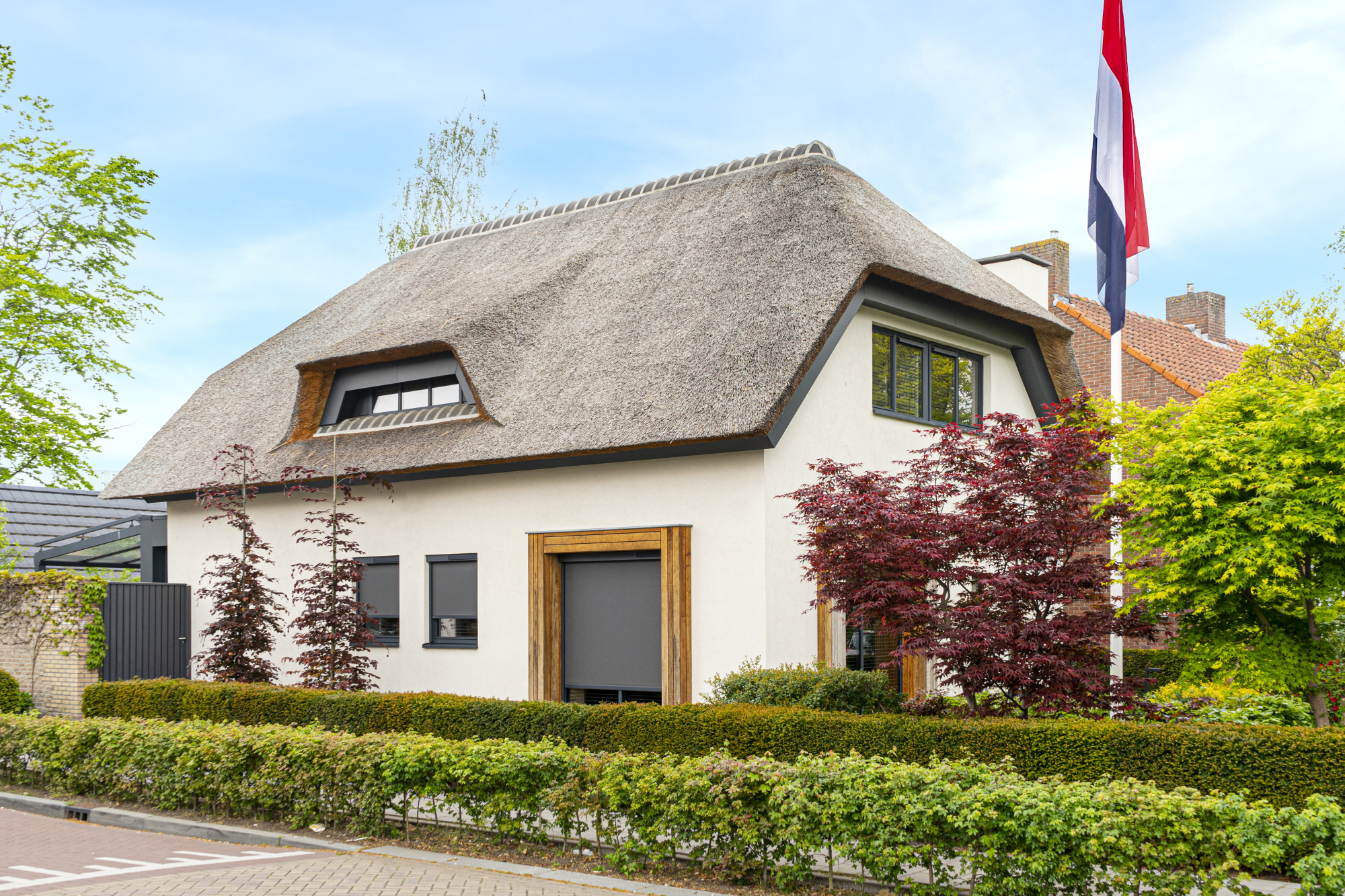 Solar motor met screen elektra vanuit solarpaneel bij screen