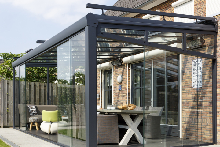 Terrasoverkapping in combinatie met verandazonwering