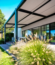 Regenbestendige pergola zonwering Tumba