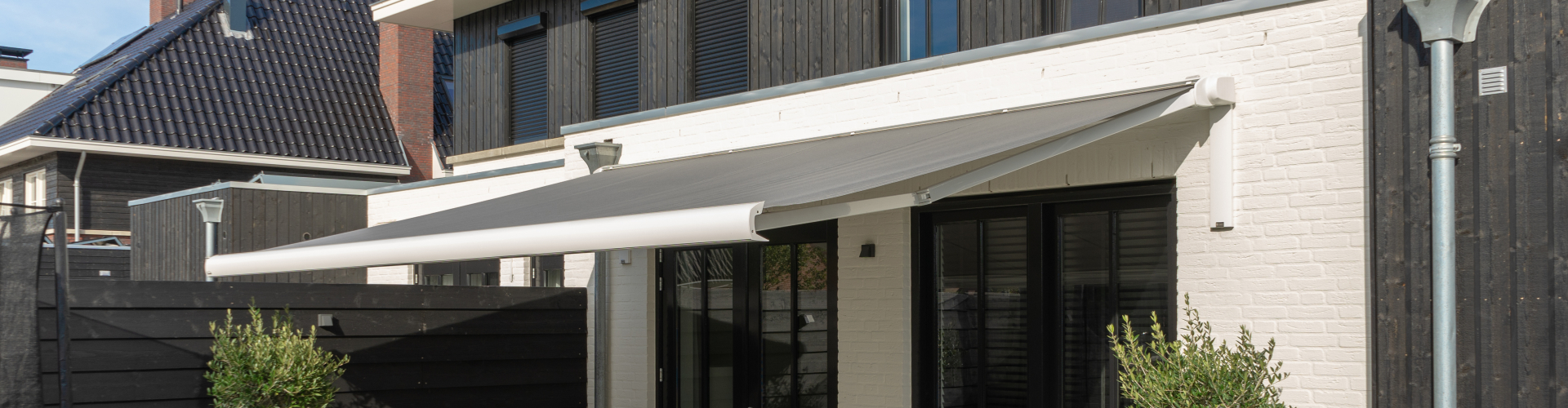 koel huis en schaduw op het terras