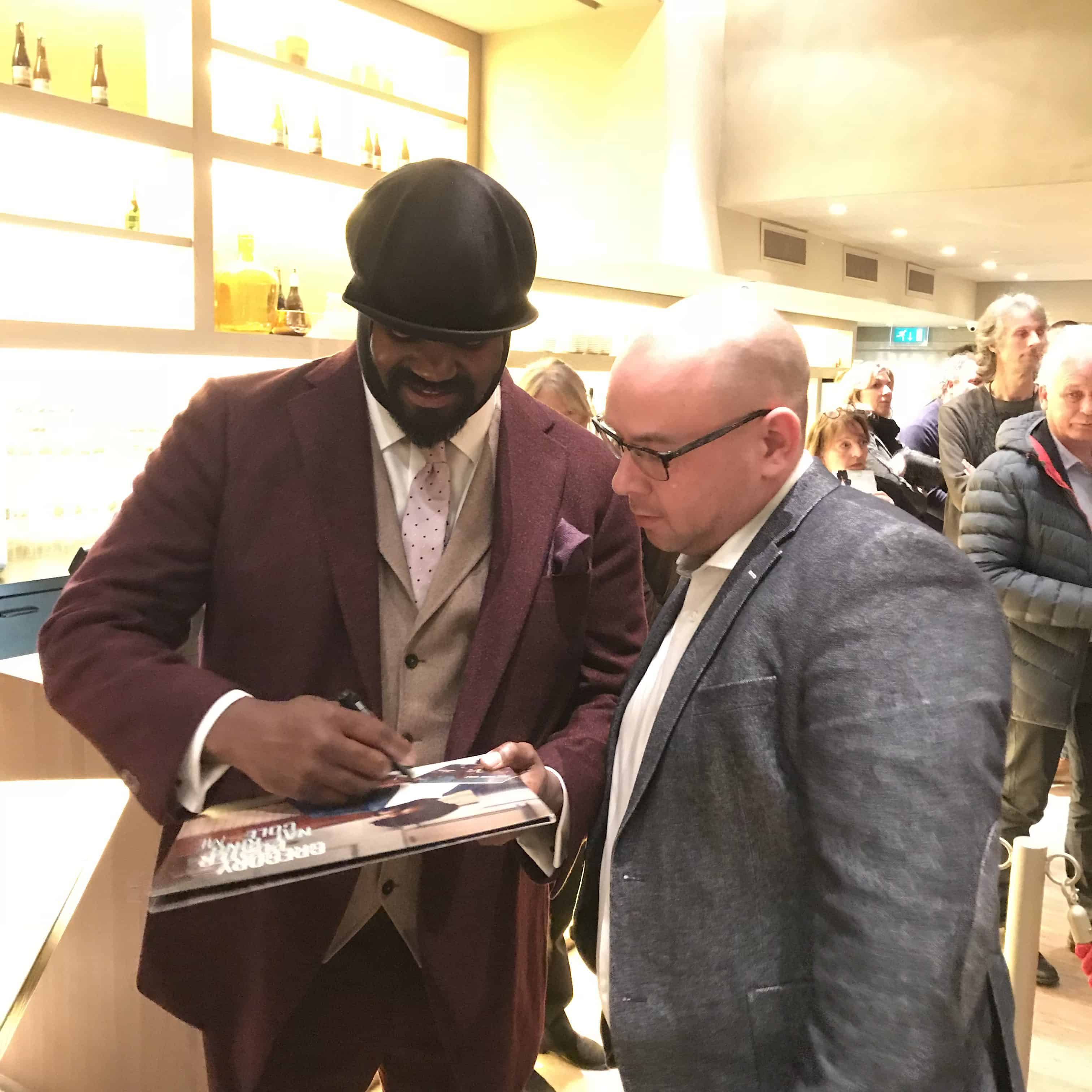 Gregory Porter signeert album
