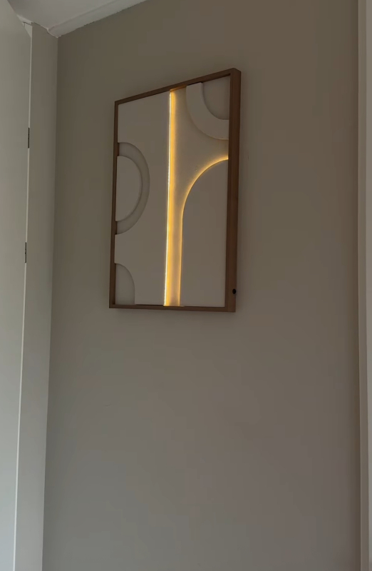 Action wanddecoratie met led verlichting: de viral hit van €12,95 Action wanddecoratie met led verlichting beige schilderij met verlichting