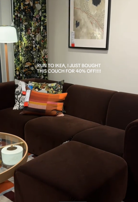 De donkerbruine Ikea Stockholm 2025 bank chocolate brown