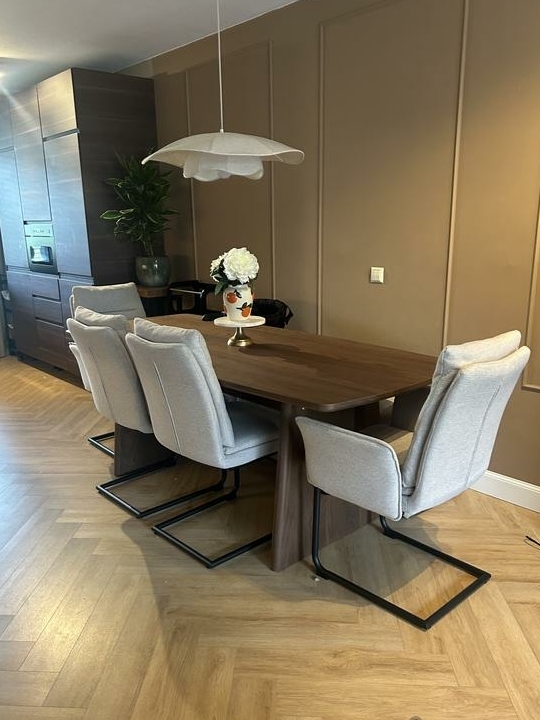 Eettafel Ferrara Kwantum in walnootkleur