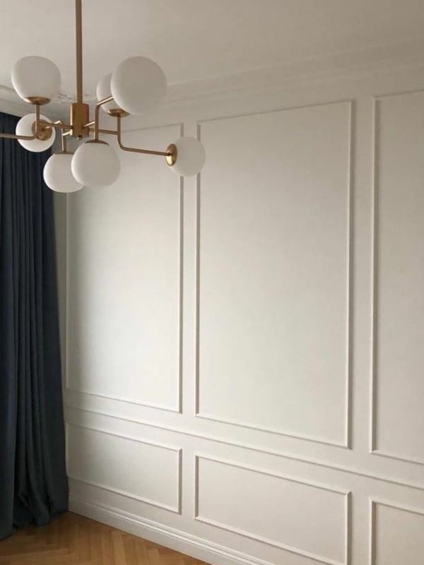 beige muur huurwoning inrichten sierlijsten