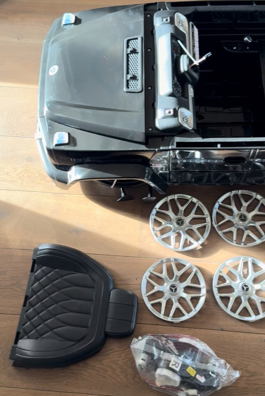 Review Mercedes-Benz AMG Kinderauto van Action Montage van Mercedes-Benz kinderauto van Action met YouTube tutorial