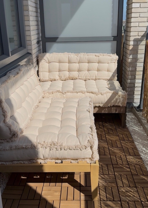 Review Action palletbank Palletkussens Action op houten palletbank van Action op balkon