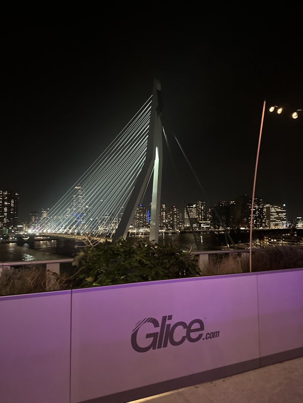 Elvy de rooftop met een waanzinnig uitzicht over Rotterdam