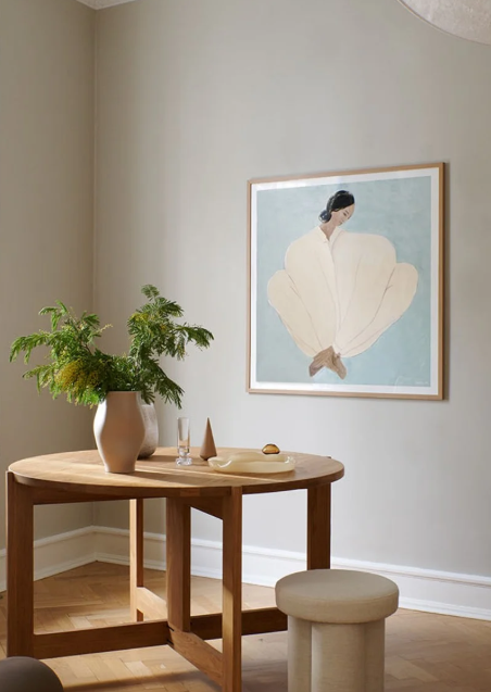 Kunst aan de muur in de woonkamer als sfeervolle wanddecoratie