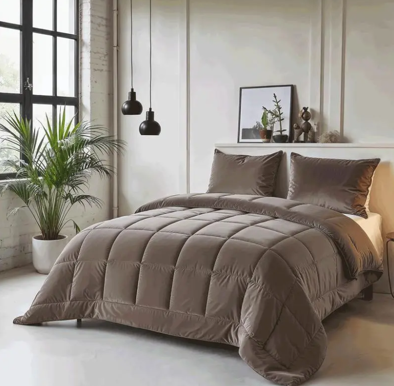 Lazy dekbed in velvet taupe van Action goedkope 2 in 1 dekbed
