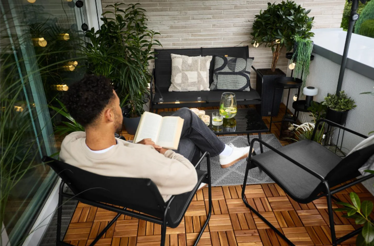 Lidl loungeset voor balkon of kleine tuin met compacte zitplek voor vier personen