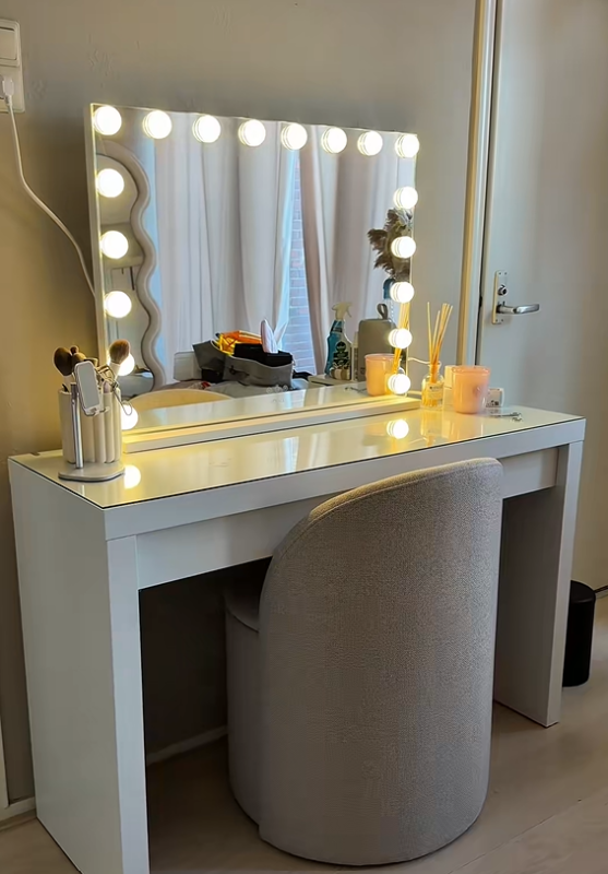 De Jysk stoel in combinatie met de IKEA MALM make up tafel Jysk Loungestoel ODDUM opbergruimte in combinatie met de IKEA MALM make up tafel