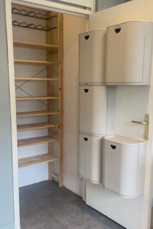 afvalscheiding achter deur GÅRDSBUTIK IKEA opbergbakken