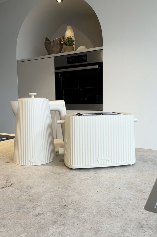 Alessi dupe waterkoker Lidl en broosrooster van Lidl in beige