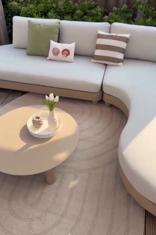 Beige buitenkleed van Kwantum