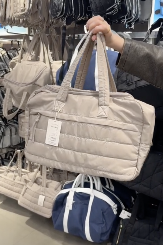 Deze handbagage tas van Primark mag gratis mee in het vliegtuig